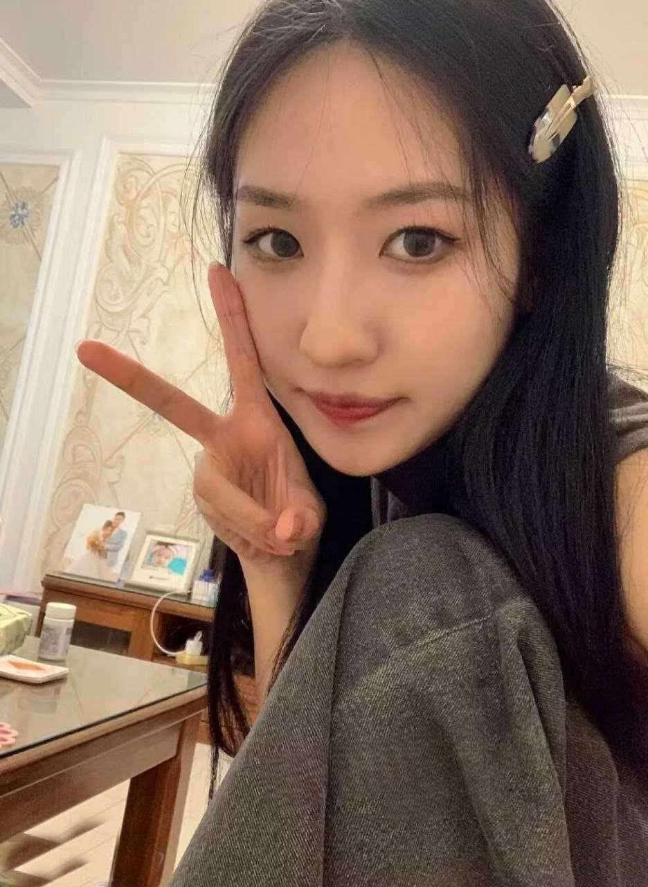 【某某门事件】 武汉城市学院反差学生妹❤️马晨莹❤️外表高冷如冰山女神 在床上却是热情似火！