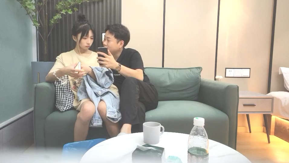 锤子探花，极品清纯少女，3000一炮，坚挺美乳