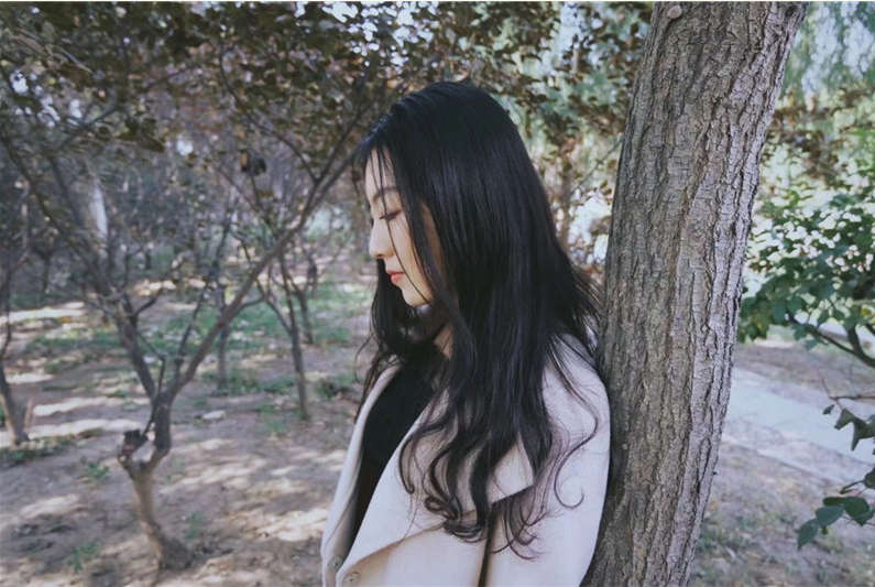 《百度云泄密》公司领导酒店潜规则新来的美女同事遭曝光