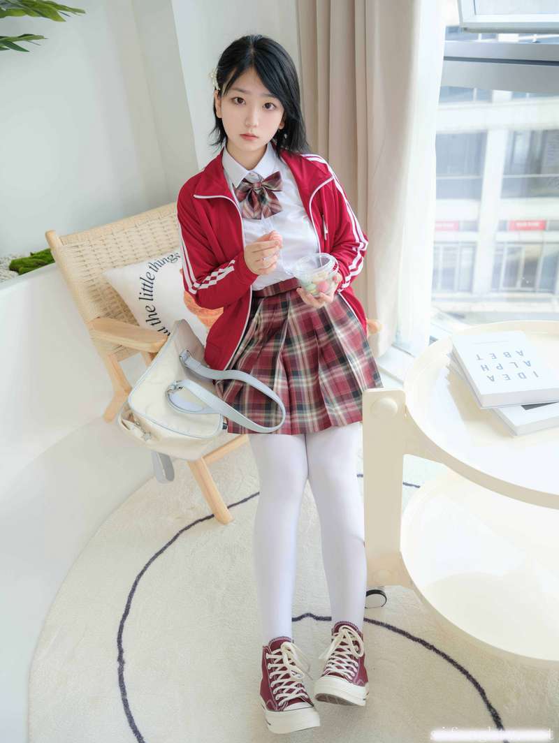 素人渔夫万元私定【林书辞】jk服清纯美少女嫩妹【小枫】大尺度私拍