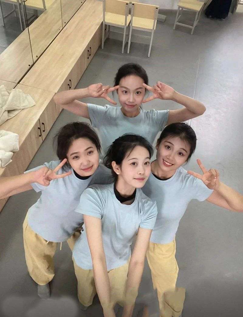 【某某门事件】第391弹 现代音乐学院大三舞蹈校花❤️乔y❤️背着男友让校外金主包养调教约炮视频流出！