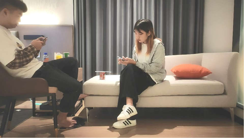 加钱哥_探花约啪一个为了还债出来的妹子