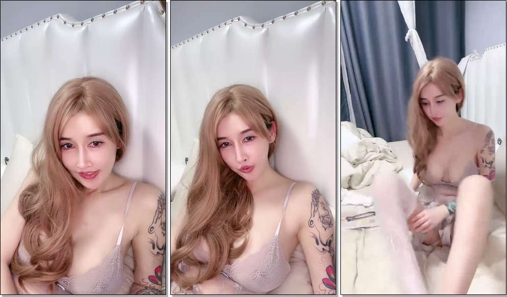 花臂纹身金发美女！大奶美腿好身材！穿上黑丝高跟鞋，抬腿摆弄姿势，极度性感诱惑