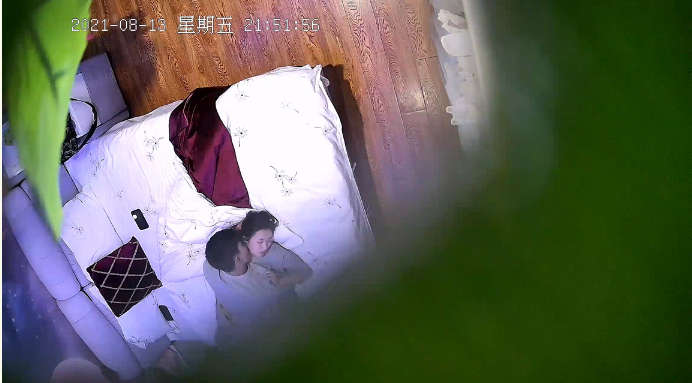 经典酒店偷拍 面容姣好小姐姐被帅气男友猛求爱爱