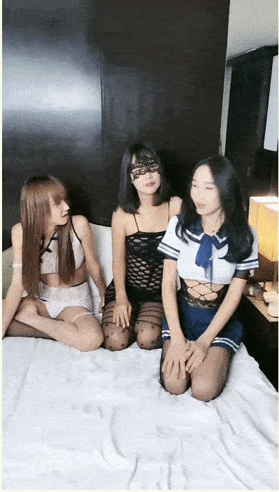 三個泰國“小姐姐 ”，情趣裝連體網襪