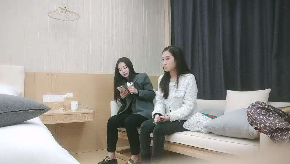 利利坚辛苦双飞制服妹子