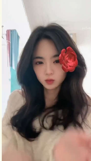 【云盘高质露脸泄密】，两位女大与一位导员性爱图影曝光