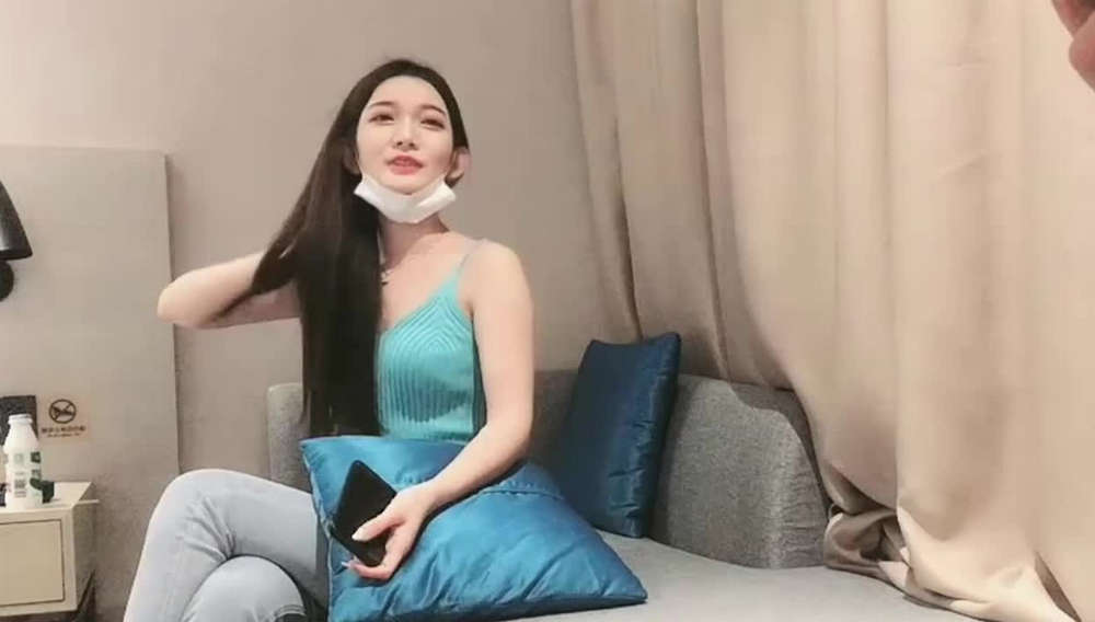 高颜小姐姐 身材苗条大长腿
