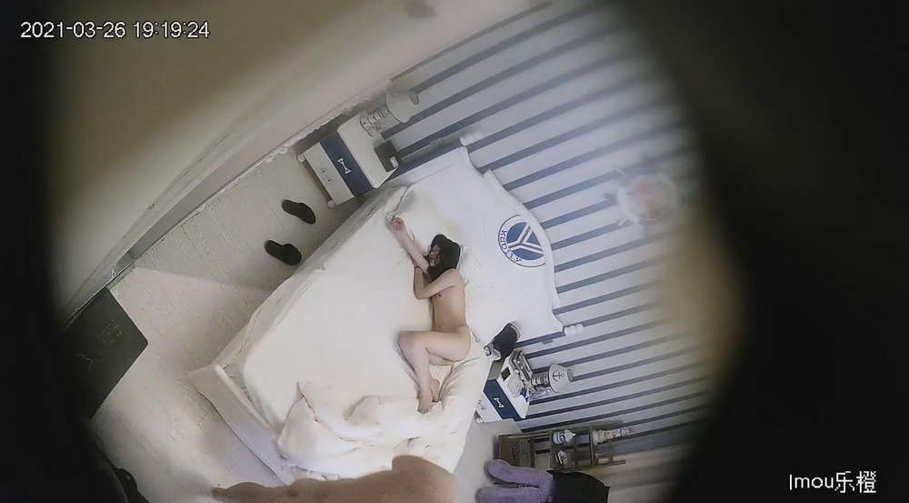 经典酒店偷拍 ，风骚少妇性瘾难满足