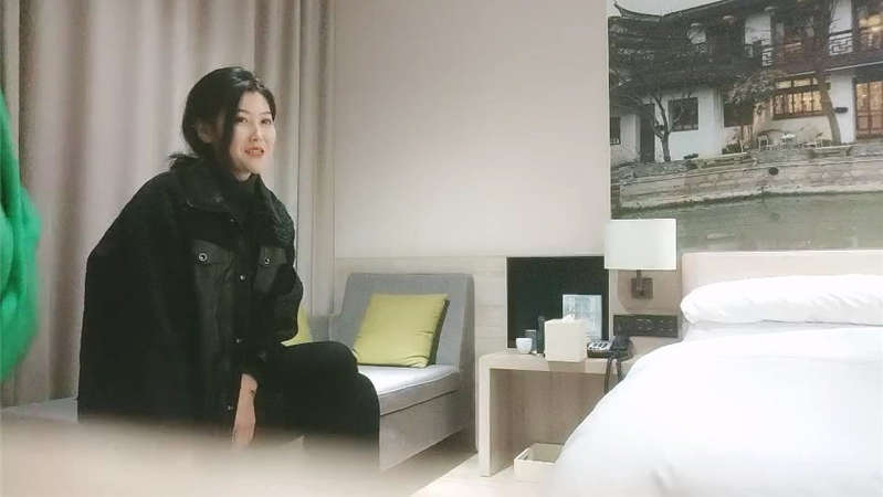 猥琐大叔酒店约炮出来兼职的女白领