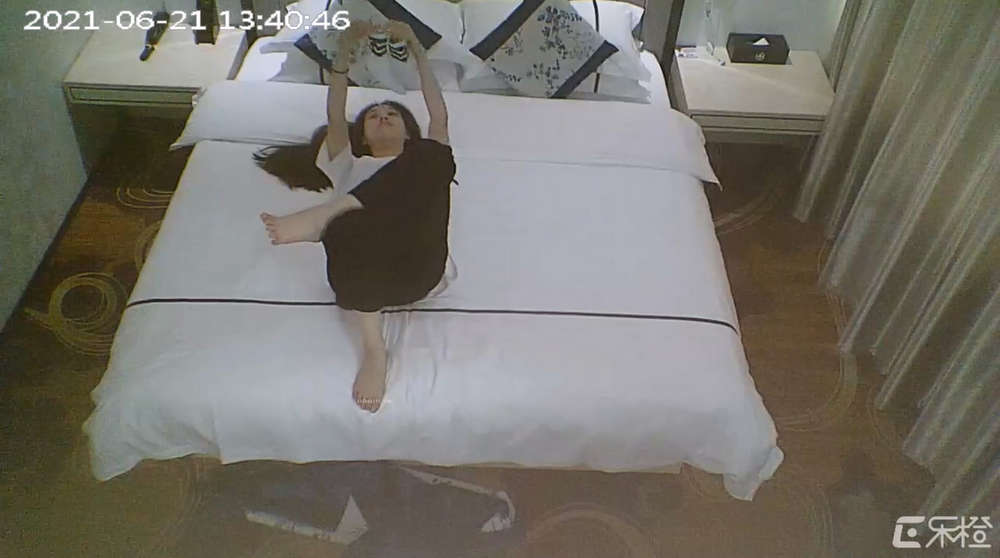 经典酒店偷拍 极品身材网红脸视野清晰