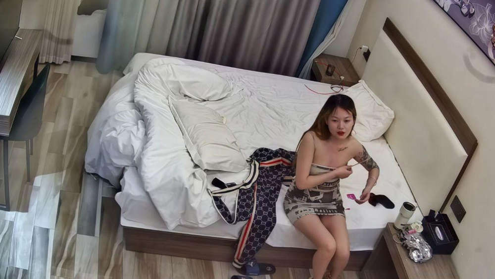 五月流出酒店高清偷拍GUCCI上衣性感包臀裙少妇上门啪啪