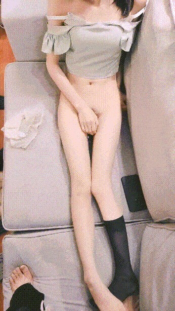 纯欲系大长腿美少女 可爱双马尾又纯又欲的乖乖女 萌萌的外表 小闷骚型