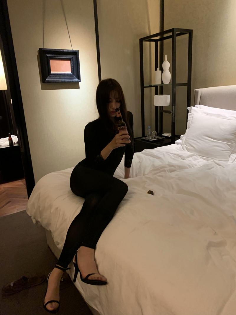 【云盘高质露脸泄密】美院拜金，高颜值小姐姐，沦为富家少爷性宠