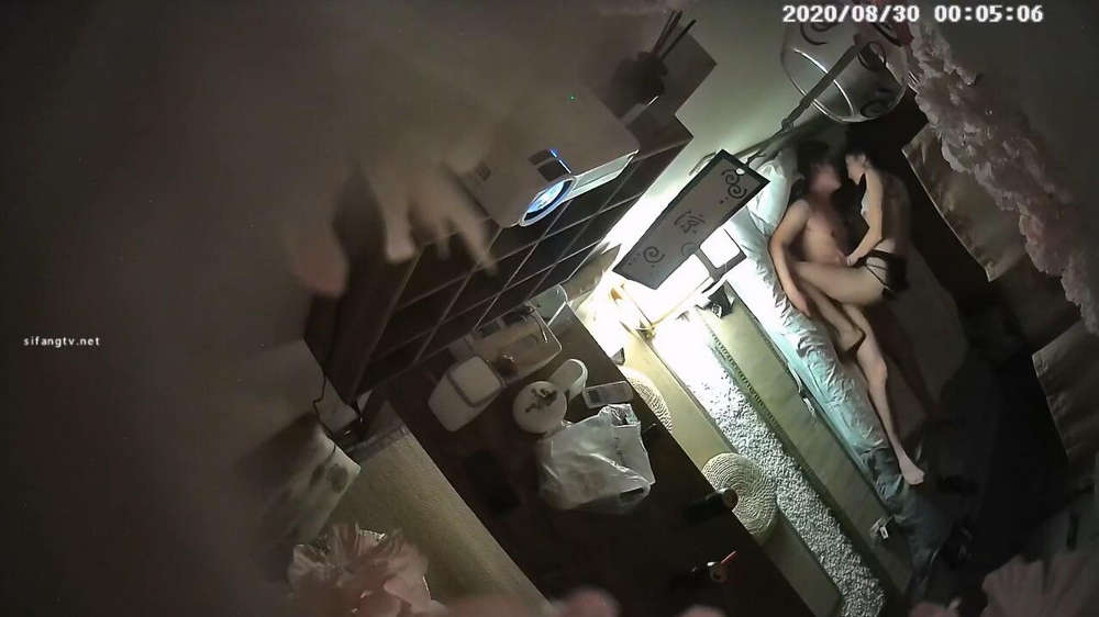 经典酒店偷拍 长腿配黑丝美女往男人身上做