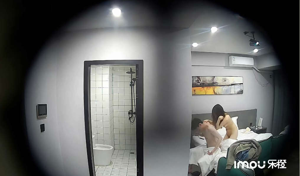 乐橙酒店高清偷拍 颜值年轻情侣开房