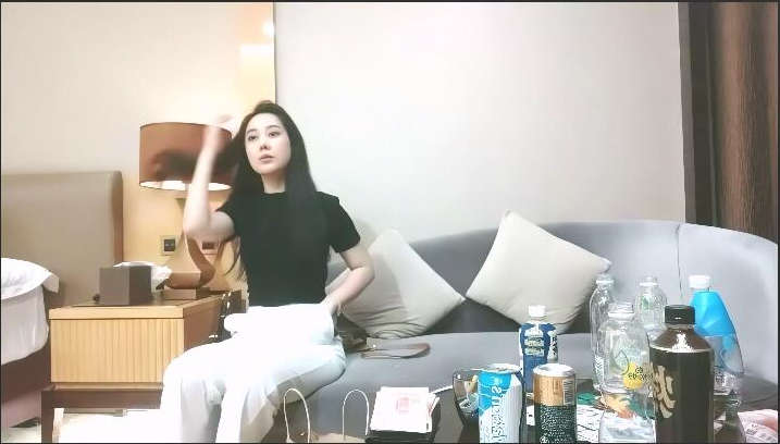沈先生探花 黑衣甜美外围 东北甜妹超能聊浅浅酒窝可爱笑