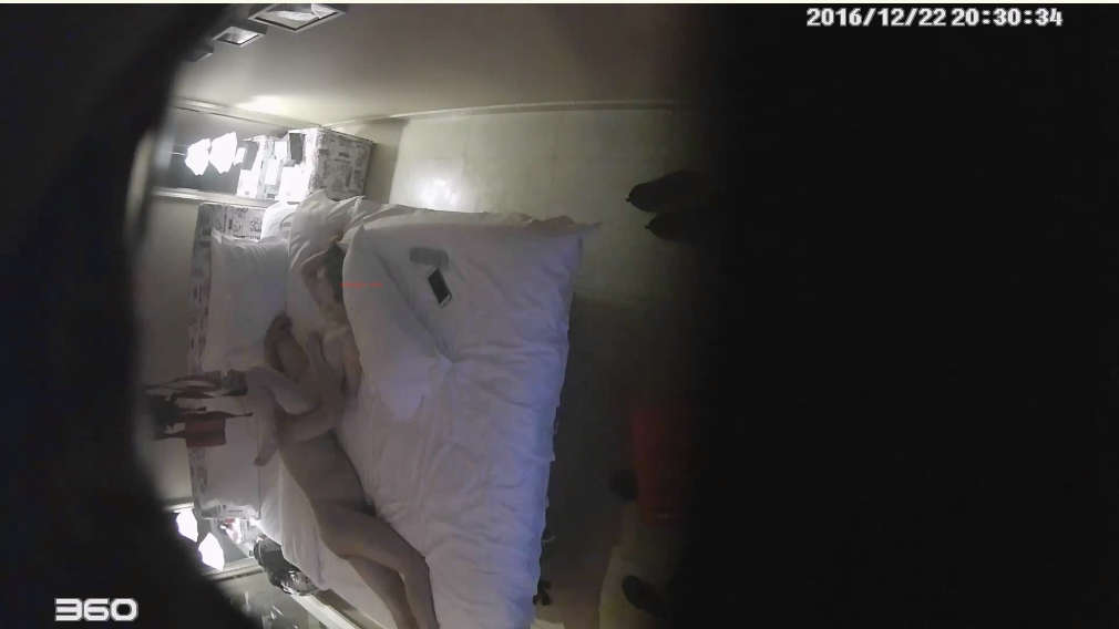 经典酒店偷拍 眼镜反差婊情趣大床上和男友玩高难度性爱