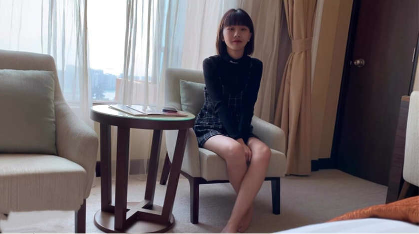 外表清纯短发18学生妹为赚钱拍摄