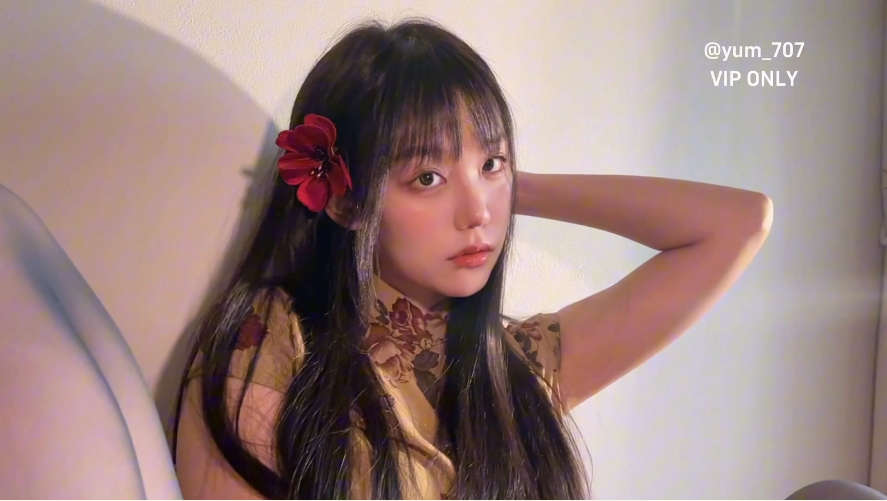 推特露脸福利姬！艺校活泼美女【玉米yum_707】开档丝袜