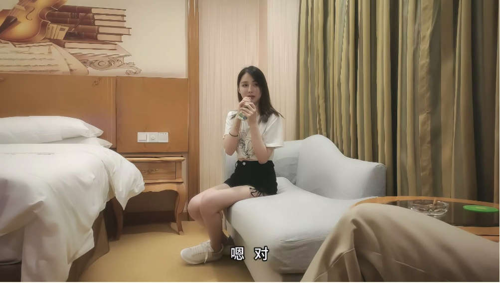 高端外围猎手『小马探花』约极品大三兼职黄发妹