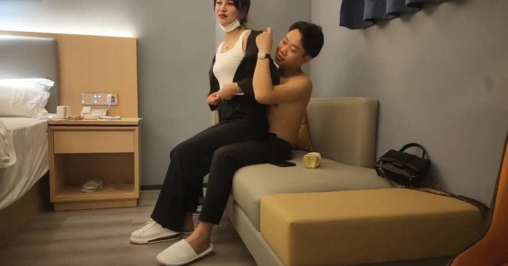 挺漂亮小姐姐，與雙男一起3P激情