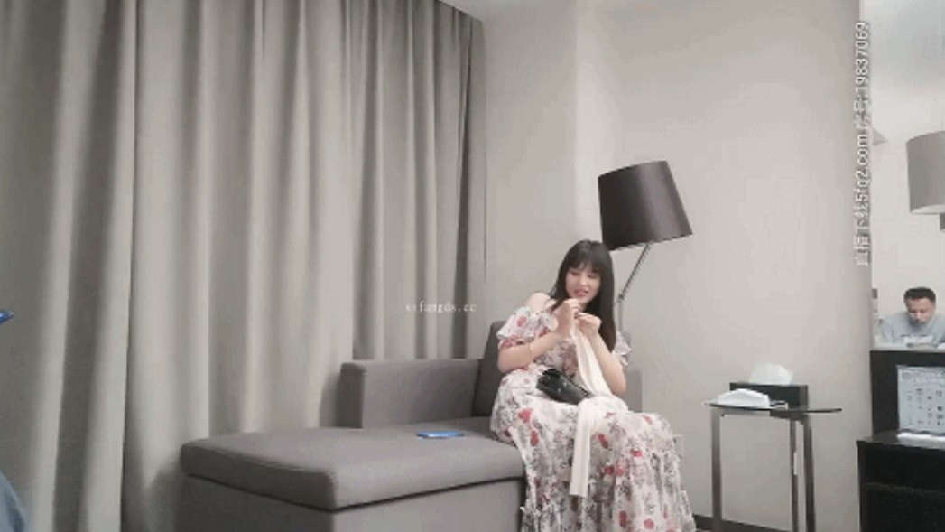 大叔网约170CM极品颜值大长腿美妞，坚挺白嫩奶子，身材很棒