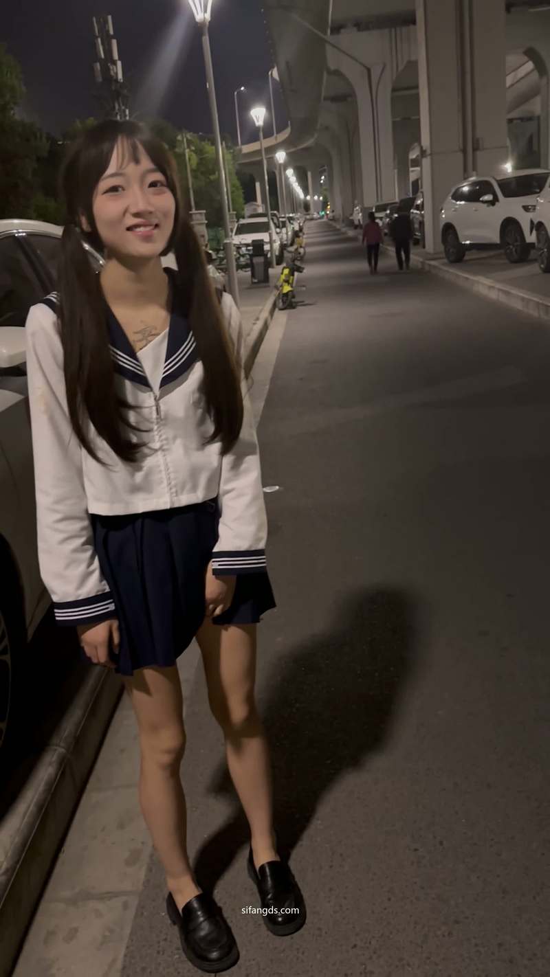 嫩妹涵涵 小泪深夜街头露出2部 情趣制服4K版