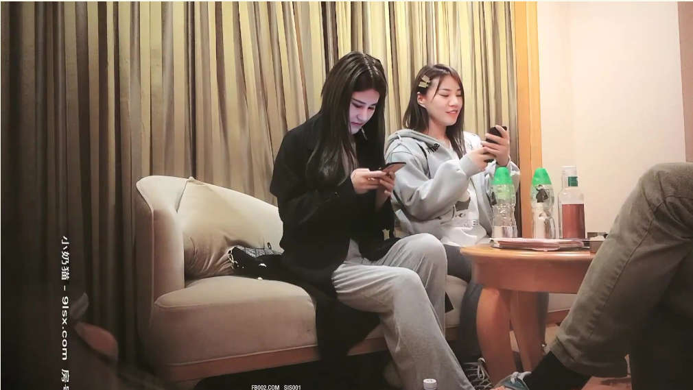 二選一留下美女，是嫩模特，啪啪一炮各種零食哄開心再來，妹子職業生涯難忘一夜