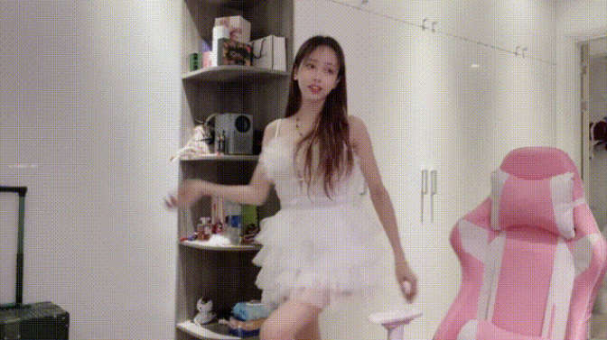 初恋感觉高颜值女神anna102尺度再度升级裸舞