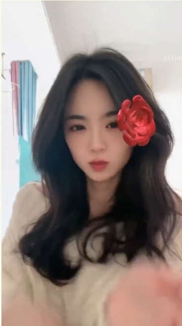 两位女大与一位导员性爱图影曝光