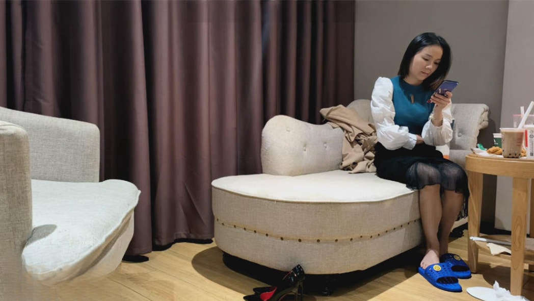 熟女探花约会知性熟女调完情后变得很放荡