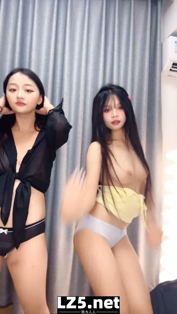 两个风骚学妹露脸镜头前的诱惑
