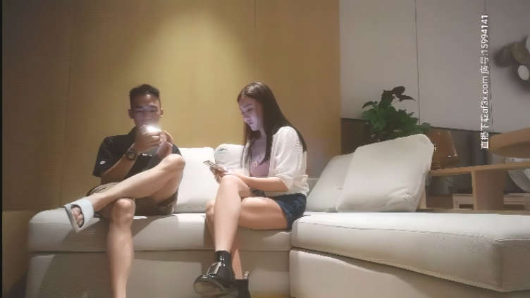 午夜寻花第二场牛仔短裤萌妹子