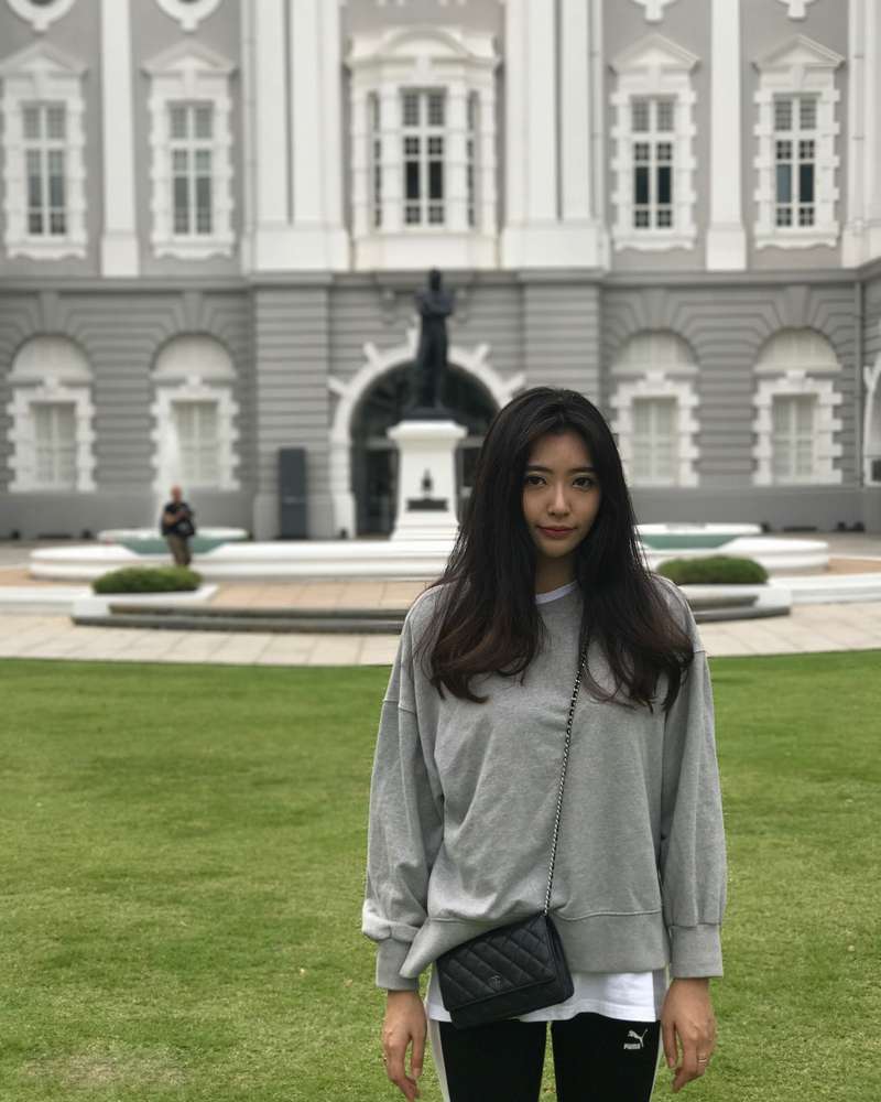 泄密流出 颜值不错的美女【李瑞琳】和男友酒店开房做爱视频[1V/543M]