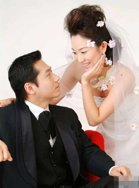 某东北玩了三年的人妻融合收集整理[7V/1101P/2.92G]
