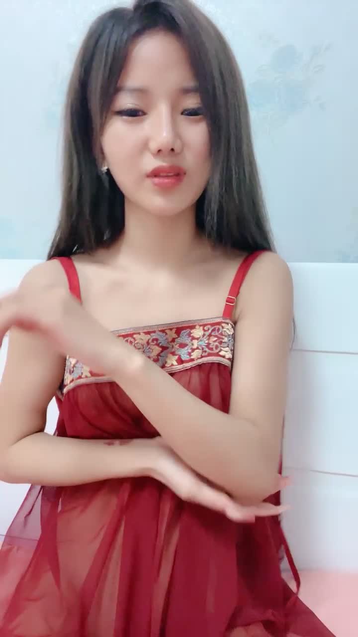 80多斤高颜值美女！细腰极品蜜桃臀！翘起掰穴极度诱惑，身材超好，全裸展示呻吟娇喘
