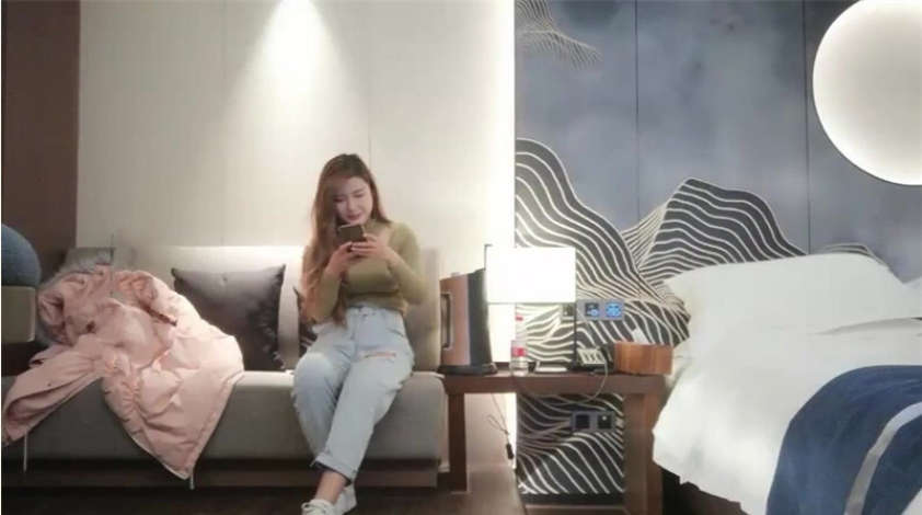 波浪长发高颜值极品大奶外围妹 ，连体网袜蜜桃美臀
