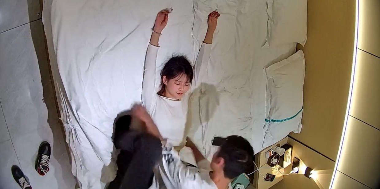 酒店偷拍❤️终于等到电灯泡离开了我使劲折腾我甜美女友完整版