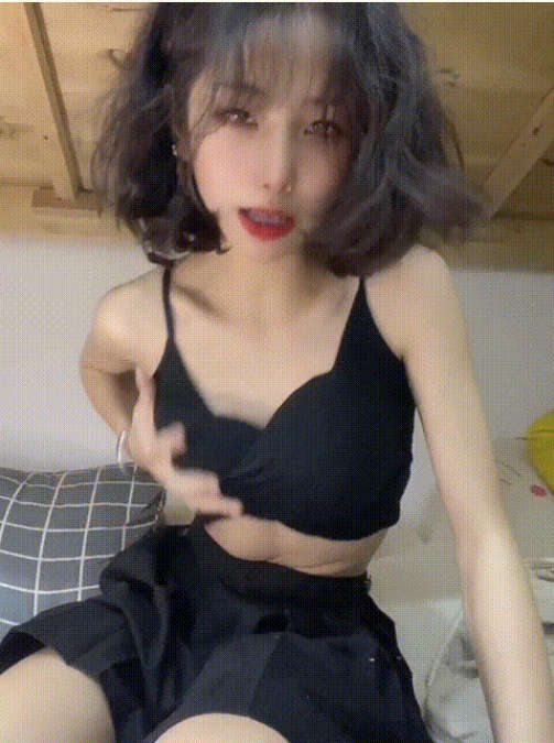 土豪重金定制，洋气大学生茶茶宿舍脱光露脸自慰，小母狗属性拉满了(2v)