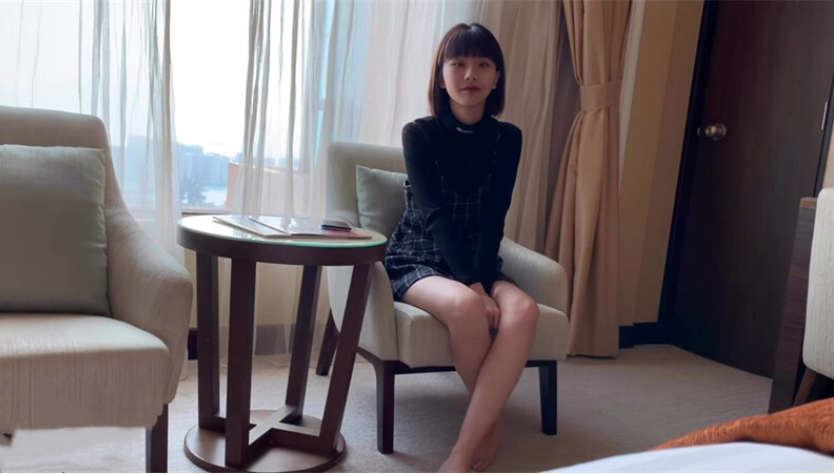 外表清纯短发18学生妹为赚钱拍摄