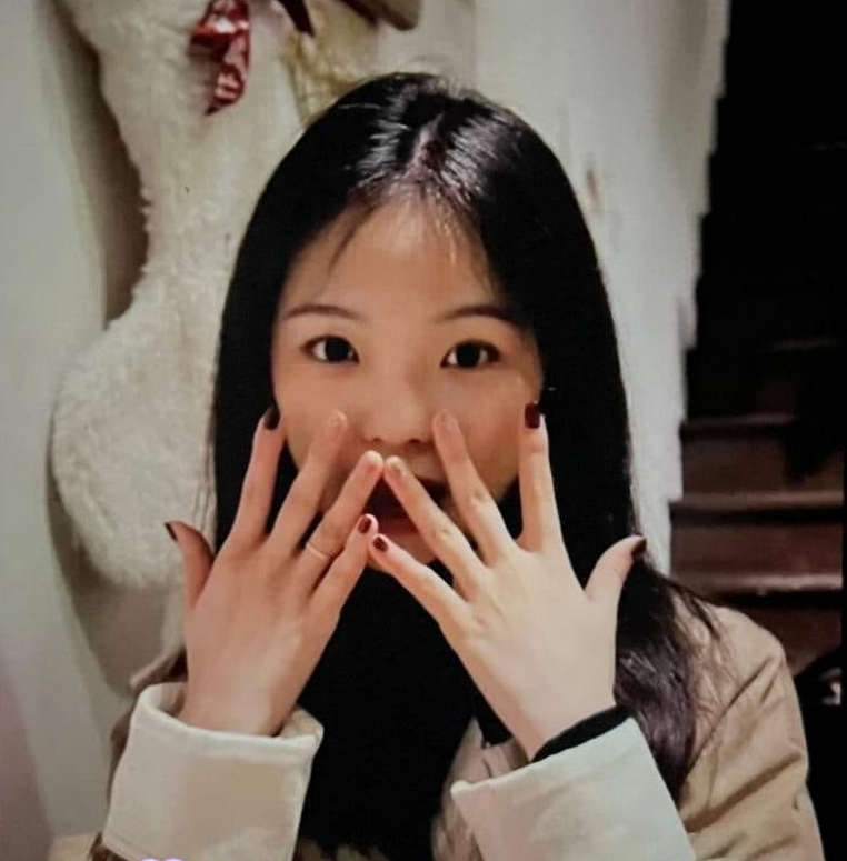 三位高颜值美女泄密流出视图 04年美女方佳琼+重庆财经学院李佳怡 成都酒吧驻唱 司杜小熊[3V/894M]
