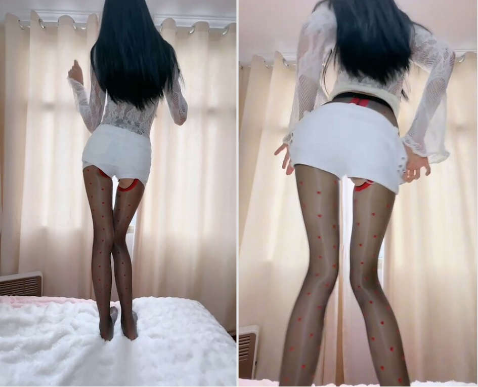 开档丝袜露出美穴 长腿蜜臀脱衣舞
