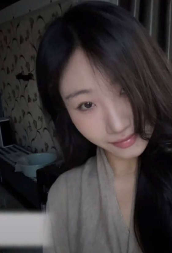 【1.8极品泄密】十位极品女神原档泄密自拍[49V/27P/5.44G]