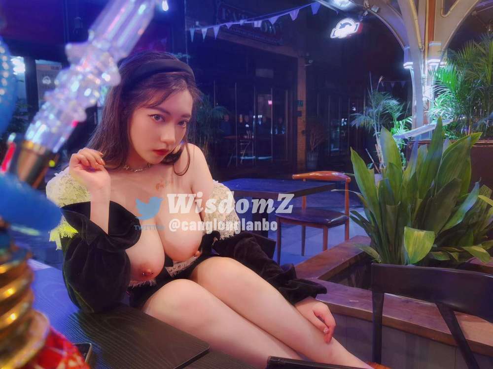 极品巨乳女神WisdomZ酒月调教巨乳自拍合集[1434P/62V/2.13G]