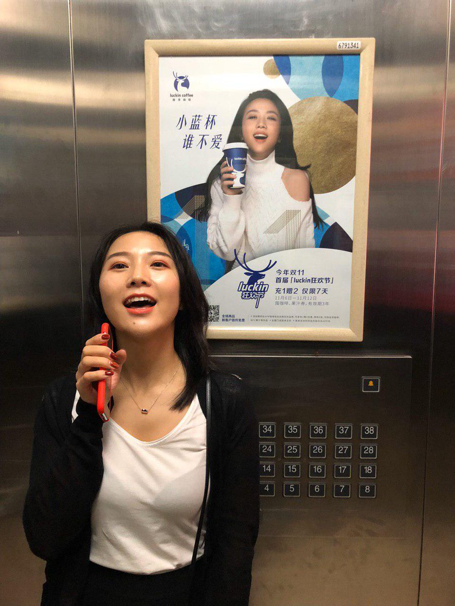 推特流量爆表女神御姐「特莱莎LYAINEVAN」大胆私密露脸自拍视图集