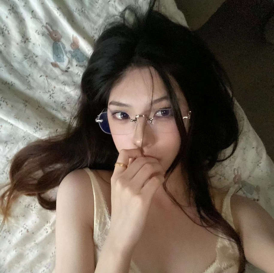 五部高品质露脸泄密，姨妈感气质韵味美少妇，白皙皮肤大奶肥臀+上海师范大学南华学院冷艳御姐校花+小红书反差名媛[5V/75P/1.6G]