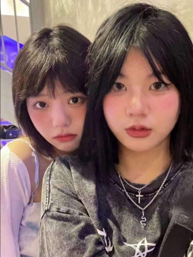 反差婊反差清纯美少女李月与金主啪啪视频被金主曝光[1V/862M]