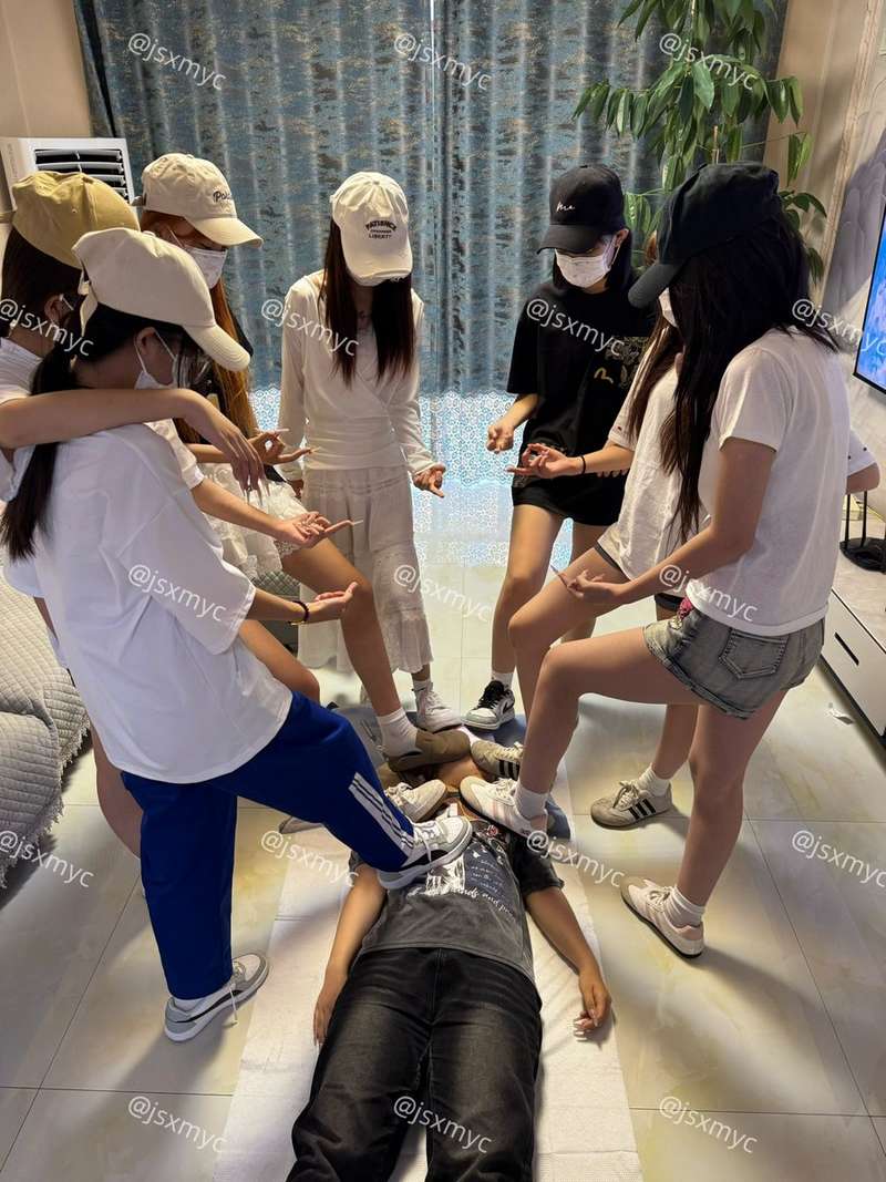付费106部超大合集解锁【与精神小妹那些年 】含588付费福利合集