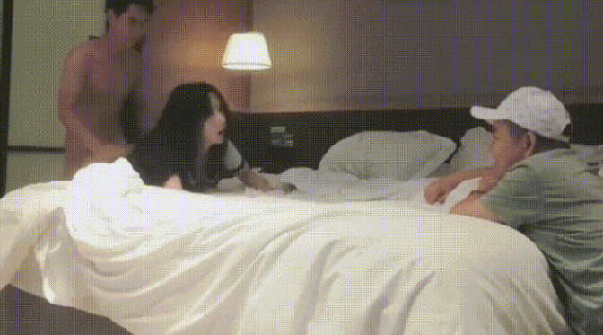【电报群VIP福利】夫妻交流群泄密，线下找单男，夫妻交换联谊会